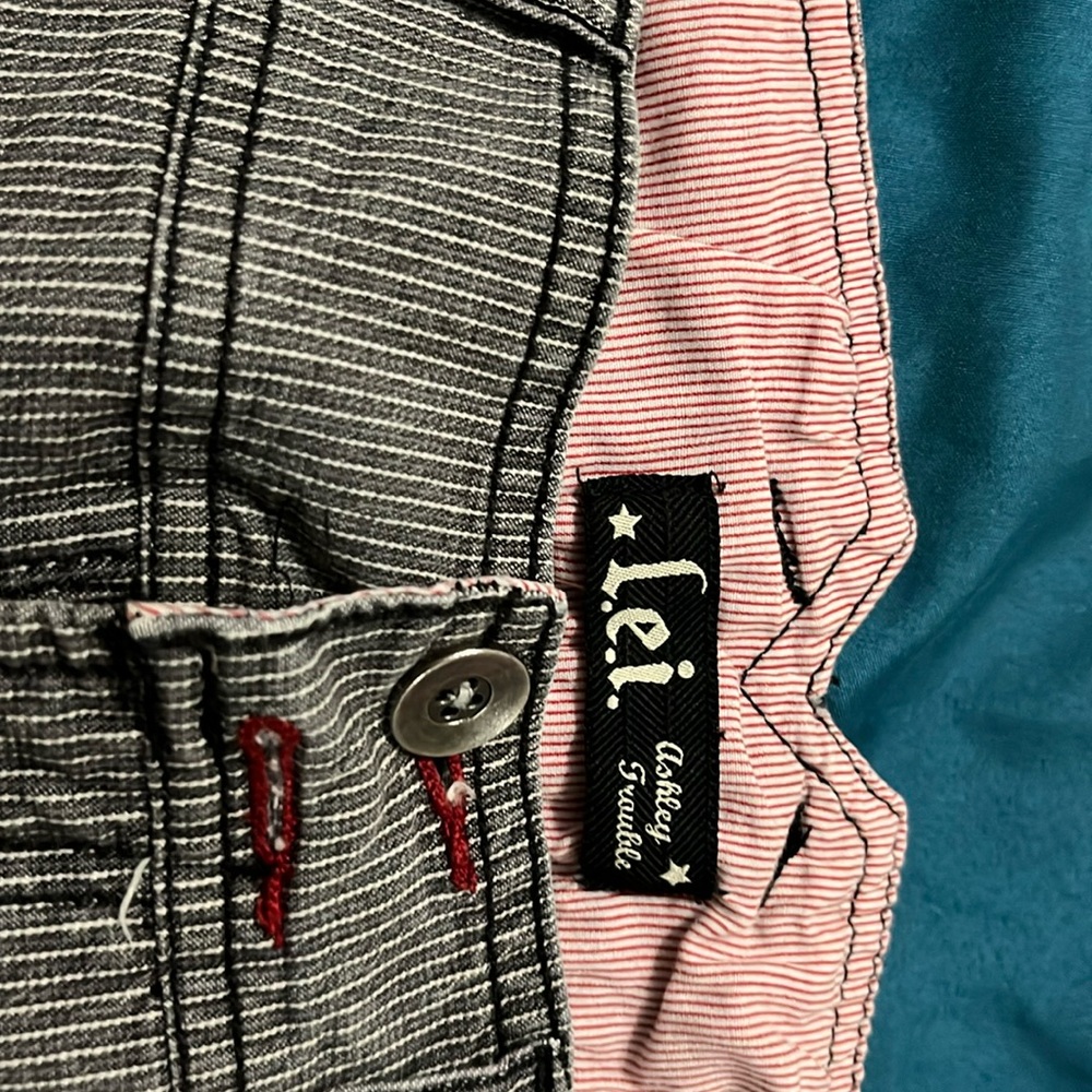 Lei vintage pinstriped grey jeans. Flare leg size 7 juniors